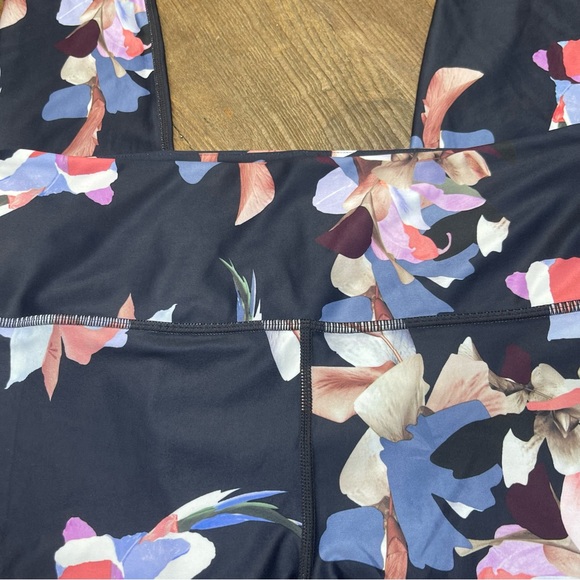 NWT Athleta Womens Elation Paradise 7/8 Legging Black Floral Legging Size M - Picture 2 of 7